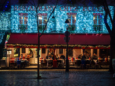 Montmartre, Paris - January 7, 2018: Night view of the famous square of artists and typical restaurants with outdoor tables that surround it.のeditorial素材