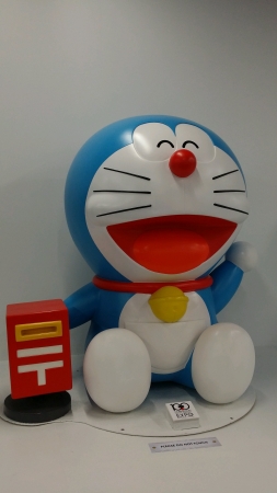  Doraemon status with mini mailbox