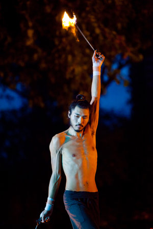 Suan Santichaiprakarn, Thailand - Jun 12,2010 : Dancer perform fire dancing show in Santichaiprakarn garden, Bangkokのeditorial素材