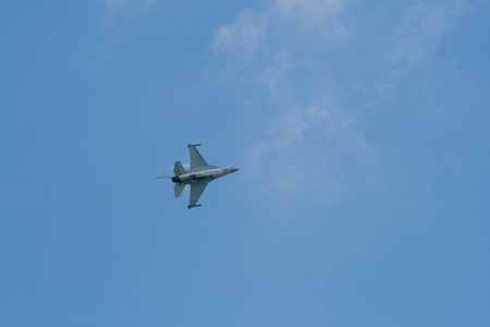 Changi, Singapore - Feb 6,2010 : Singapore Air Force F-16 performs in Singapore Air Show 2010