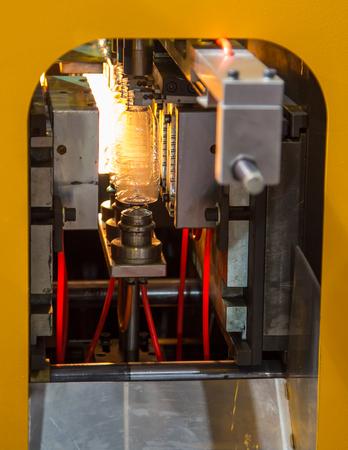 Heating process for plastic bottle blowing machine