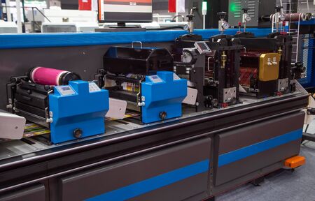 Flexographic printing machine for labels, tape, bags, boxes and banners