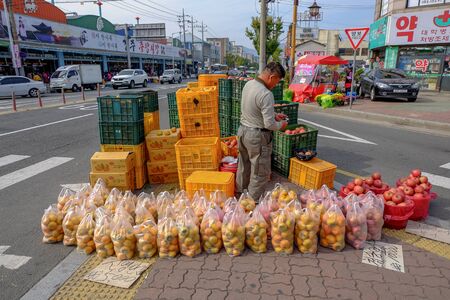 Gyeongju Jungang ,Gyeongju  South Korea 2 November 2017 :Traditional market at Gyeongju South Korea in the mornig:fresh fruits and exotic vegetables are sold here daily.のeditorial素材