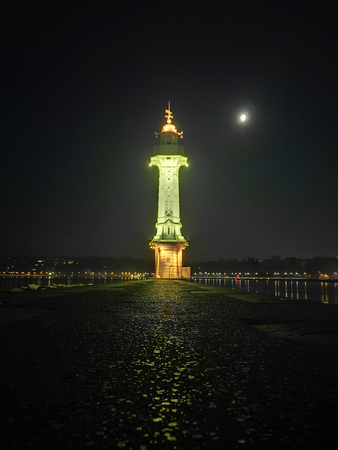 Autumn Night landscape on lake Geneva, lake Geneva, Switzerlandの写真素材