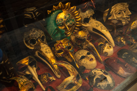 Carnival masks. Venetian masks in the shop window. Venice, Italy, 08.19.2023のeditorial素材