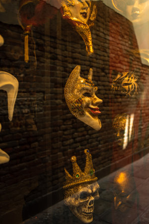 Carnival masks. Venetian masks in the shop window. Venice, Italy, 08.19.2023のeditorial素材