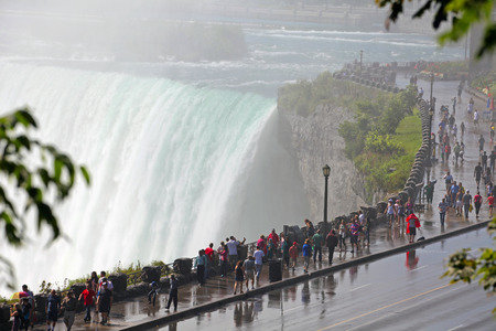 Tourists at Niagara Falls on the wet morning.のeditorial素材