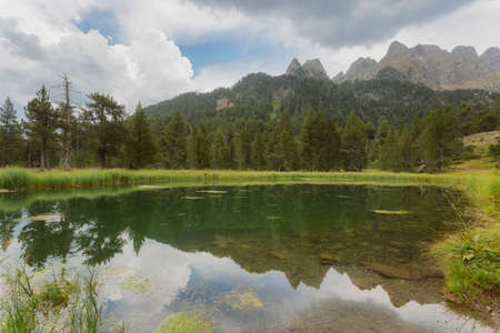 Benasque, Huesca/Spain; Aug. 22, 2017. The Posets-Maladeta Natural Park is a Spanish protected natural space.Reflections in the Ibonet de Bastisielles.のeditorial素材