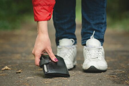 Woman is found a wallet on a road.