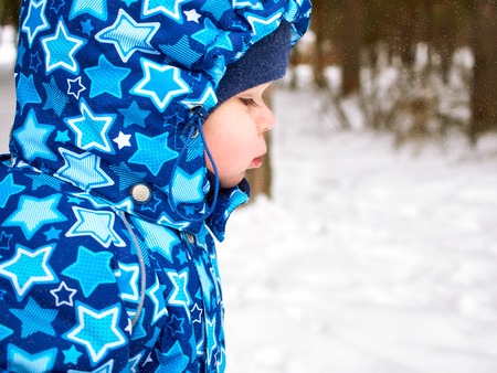 Happy and joyful mother and child on walk, play in the winter forest. Pine forest of Chelyabinsk region, Ural, Russia. Family portraitの写真素材