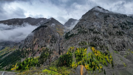 Cloud-Covered Mountains in Silverton, Coloradoの写真素材