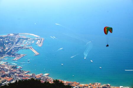 parachuting in jouniehの写真素材