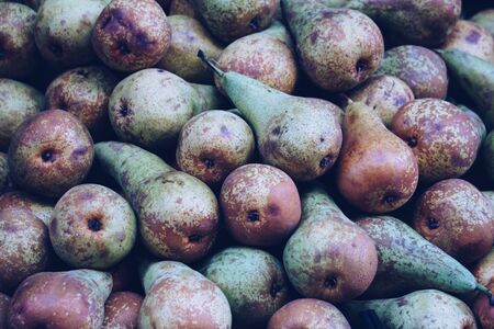 green pear fruit food in the shopの写真素材
