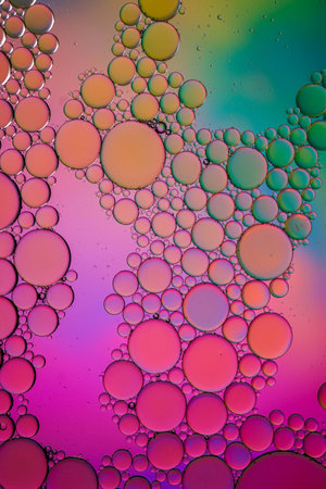<p>multi colored oil circles on the water, colorful background</p>の写真素材