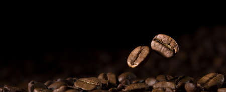 Close-up Coffee Beans With Black Backgroundの写真素材