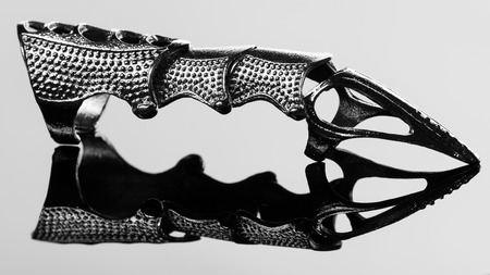 Fashion Full Finger Claw Rings reflected in the mirrorの写真素材