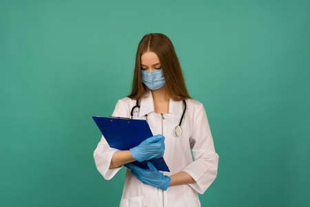 Covid19, coronavirus, healthcare. Portrait of professional confident young caucasian doctor in medical mask and white coat, stethoscope over neck, ready help patient, fight disease - imageの写真素材
