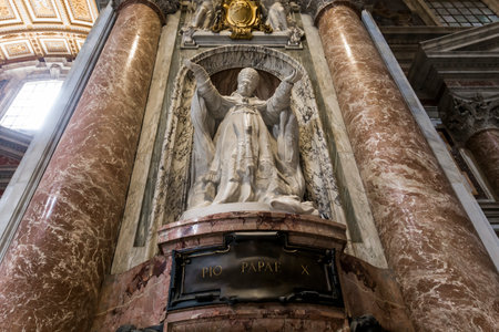 VATICAN CITY, VATICAN  JUNE 15, 2015 : interiors and architectural details of Basilica of saint Peter, june 15, 2015, in Vatican city, Vaticanのeditorial素材