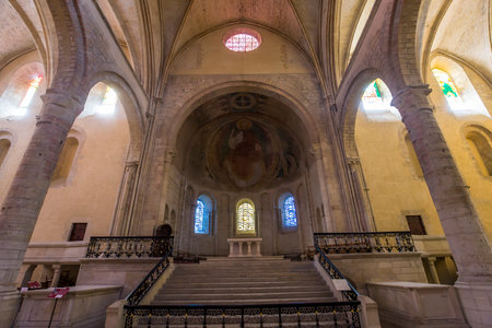 NEVERS, FRANCE, SEPTEMBER 20, 2016 : interiors and details of saint-cyr-sainte-julitte cathedral, september 20, 2016, in Nevers, Franceのeditorial素材