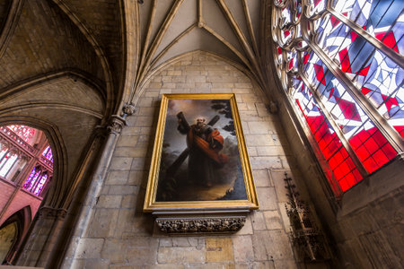 NEVERS, FRANCE, SEPTEMBER 20, 2016 : interiors and details of saint-cyr-sainte-julitte cathedral, september 20, 2016, in Nevers, Franceのeditorial素材
