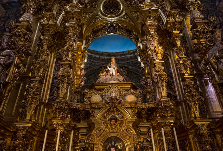 SEVILLE, ANDALUSIA, SPAIN, MAY, 21, 2017 : interiors  of  El Salvador church, may 21, 2017, in Seville, andalusia, spainのeditorial素材