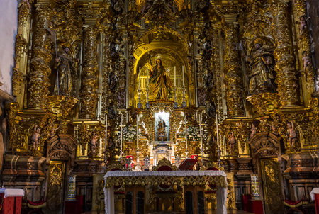 SEVILLE, ANDALUSIA, SPAIN, MAY, 25, 2017 : interiors  of  Santa maria Magdalena church, may 25, 2017, in Seville, andalusia, spainのeditorial素材
