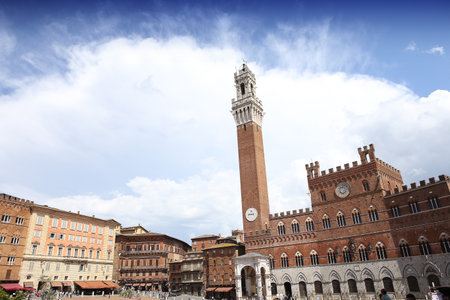 SIENA, ITALY, JUNE 12, 2016 : Piazza del campo and palazzo pubbilco, june 12, 2016 in Siena, Italyのeditorial素材