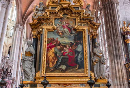 AMIENS, FRANCEAUGUST 07, 2014 : architectural details of  the gothic cathedral of Amiens, on august 07, 2014, in Amiens, France.のeditorial素材
