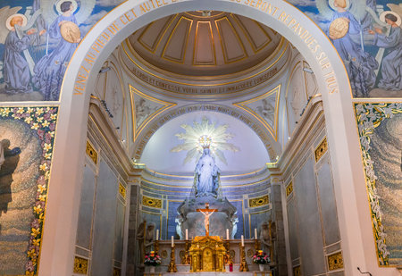PARIS, FRANCE, SEPTEMBER 08, 2016 : interiors and details of Chapel of Our Lady of the Miraculous Medal, september 08, 2016, in Paris, Franceのeditorial素材