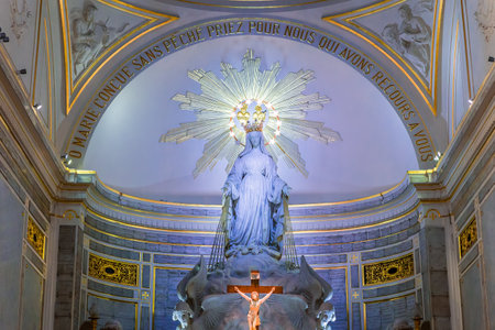 PARIS, FRANCE, SEPTEMBER 08, 2016 : interiors and details of Chapel of Our Lady of the Miraculous Medal, september 08, 2016, in Paris, Franceのeditorial素材