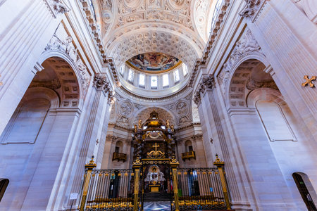 PARIS, FRANCE, SEPTEMBER 08, 2016 : Architectural details and dome of church of the Val de Grace, september 08, 2016 in Paris, Franceのeditorial素材