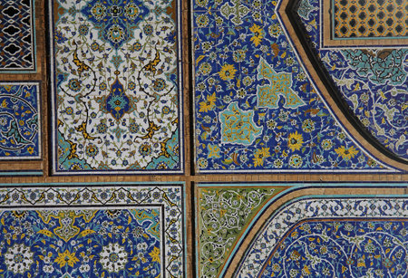 ISFAHAN, IRAN, APRIL 15, 2015 : islamic persian mosaic in Jameh Mosque of Isfahan, april 15, 2015 in isfahan, iranのeditorial素材