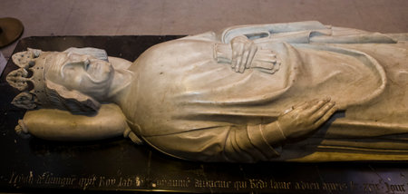 SAINT-DENIS, FRANCE  FEBRUARY 12, 2015 : Recumbent statues in basilica of saint-denis,  necropolis of french monarchs, February, 12, 2015 in Saint-Denis, near Paris, France.のeditorial素材