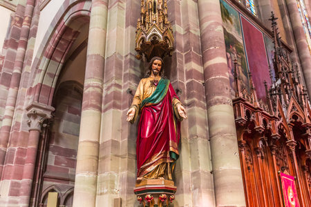 OBERNAI, FRANCE, SEPTEMBER 05,  2018 : interiors and details of  cathedral, september 05, 2018, in  Obernai, Franceのeditorial素材