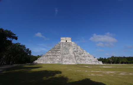 CHICHEN ITZA, YUCATAN, MEXICO, december 15, 2011: Mayan temples of Chichen Itza, Yucatan, Mexicoのeditorial素材