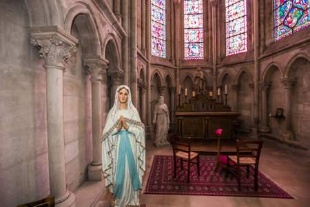 LE MANS, SARTHE, FRANCE, MARCH 31, 2022: interiors and architectural decors of Saint Julian cathedralのeditorial素材