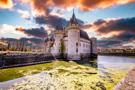 SULLY SUR LOIRE, FRANCE, APRIL 04, 2023: exteriors and fortress castle of Sully sur loire near Orleans, Loire valley, Franceのeditorial素材