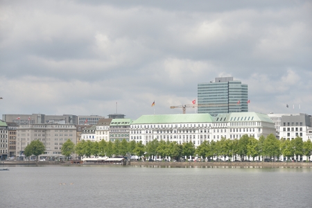 HUMBERG ,GERMANY- 11 June 2018 , Alsterwiese Schwanenwik pack and good place popular in Germanyのeditorial素材