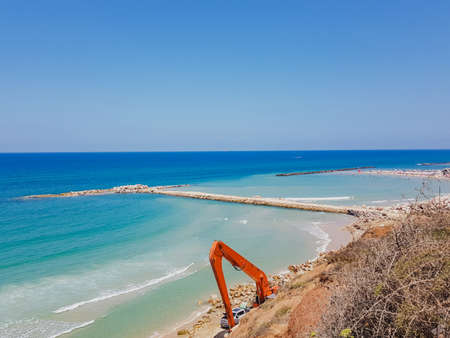 beach reconstruction and construction of breakwaters in Netanya