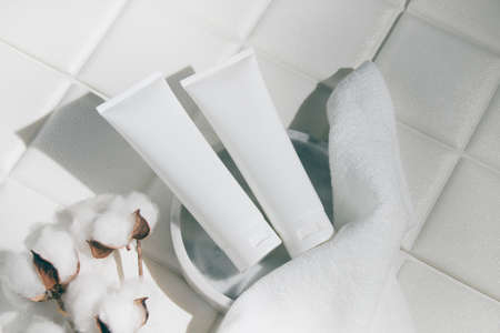 beauty fashion cosmetic makeup bottle lotion cream product mockup with skincare healthcare concept on backgroundの写真素材