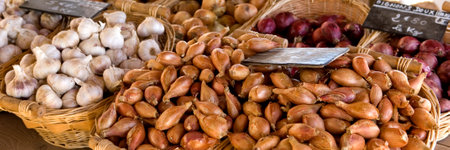 Onions on a market in the south of Franceの写真素材