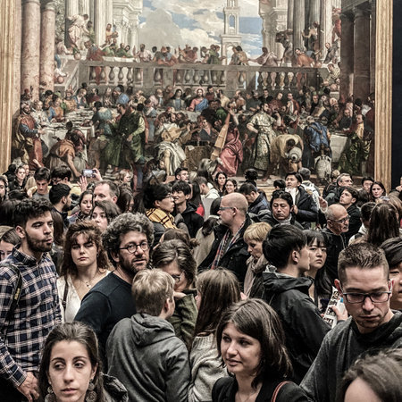 Pais, France, Febuary 21, 2020, 
Dense crowd of tourists in the Louvre museum, in front of "Les noces de Cana" . Large number of unidentified peopleのeditorial素材