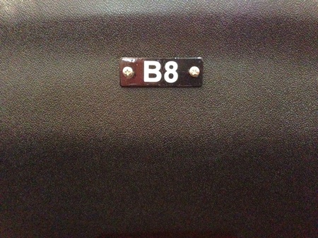 Number b8 on chairの素材