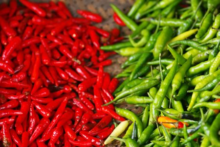 difference between red chili and green chiliの写真素材