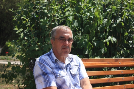 An elderly man on a benchの写真素材