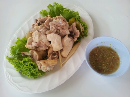 Steamed chicken with spicy sauce.の素材