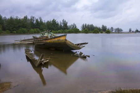 09/02/2016 - old fishing boat on the beachの写真素材