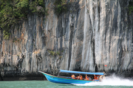 PUKAU LANGKAWI, MALAYSIA - 21/12/2013 : Tourists to take a boat to visit other islandsのeditorial素材