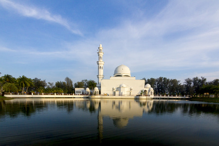 TERENGGANU, MALAYSIA - 14/12/2016: FLOATING MOSQUE, TERENGGANU,MALAYSIAのeditorial素材