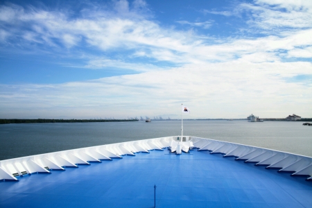 Star cruise at the ocean view from the dockの素材